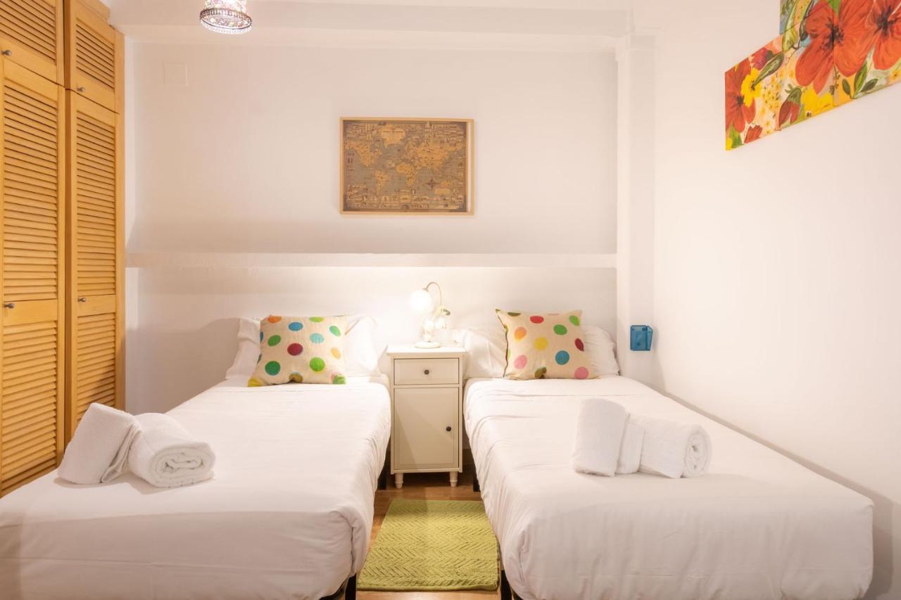 Goles Courtyard With Parking By Valcambre Apartment เซบีญา ภายนอก รูปภาพ