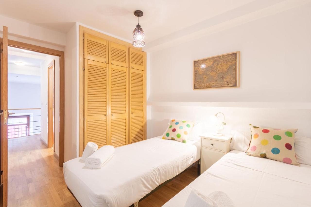 Goles Courtyard With Parking By Valcambre Apartment เซบีญา ภายนอก รูปภาพ