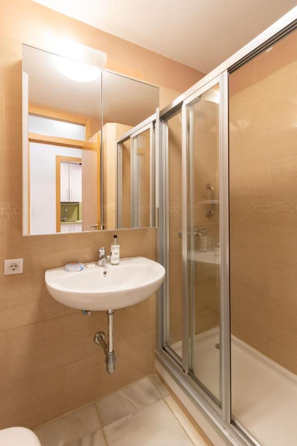 Goles Courtyard With Parking By Valcambre Apartment เซบีญา ภายนอก รูปภาพ