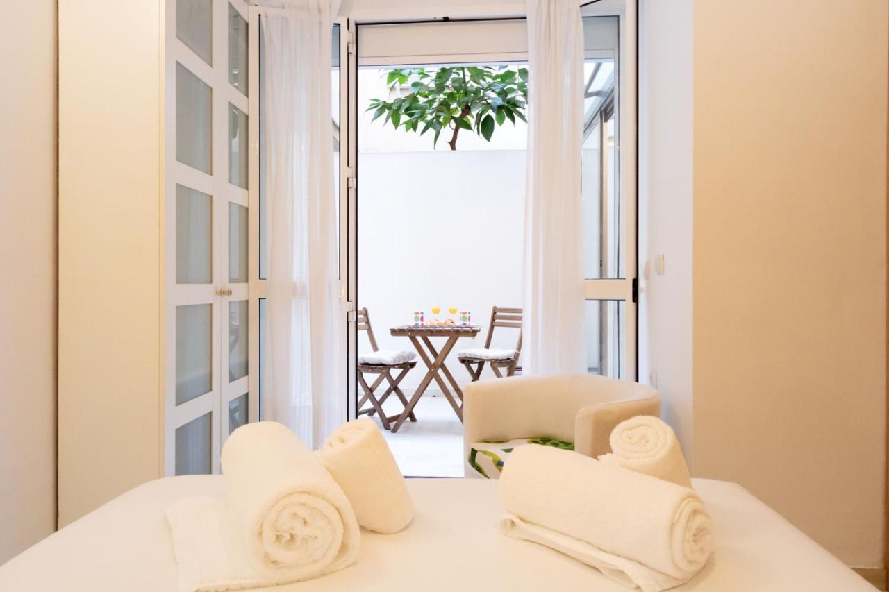 Goles Courtyard With Parking By Valcambre Apartment เซบีญา ภายนอก รูปภาพ