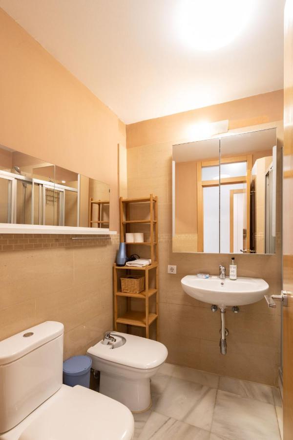 Goles Courtyard With Parking By Valcambre Apartment เซบีญา ภายนอก รูปภาพ